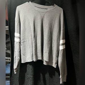 Long crop top. Mid grey (the lighting makes it look lighter)